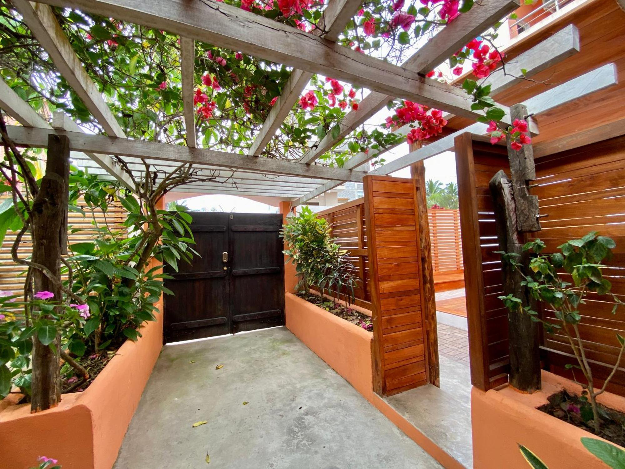 Torre Mar Galapagos Boutique Suites Puerto Ayora  Extérieur photo